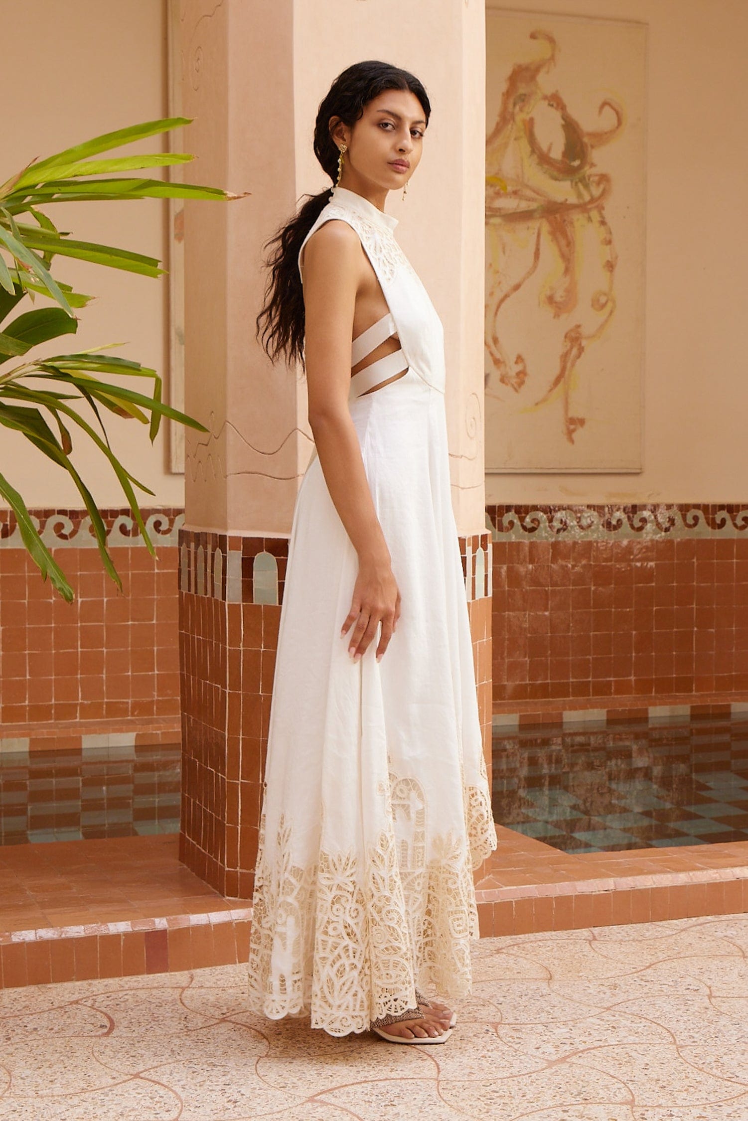 Almais Rosemary Embroidered Gown White - Almais Official 6 AU/UK (2 US) Almais Rosemary Embroidered Gown White - Almais Official 6 AU/UK (2 US)