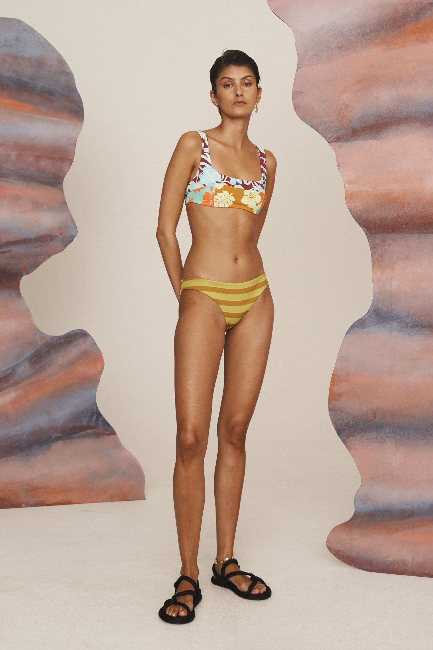 タンキニ Alemais Poppy Swimsuit タンキニ Alemais Poppy Swimsuit POPPY TWIST FRONT ONE PIECE